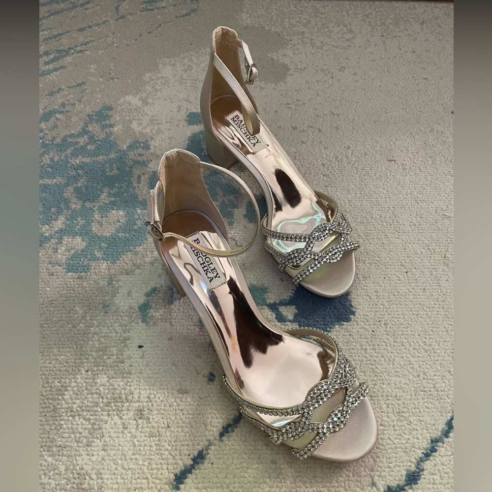 Badgley Mischka 7.5 rose gold and silver 2 in block heels - Picture 7 of 7